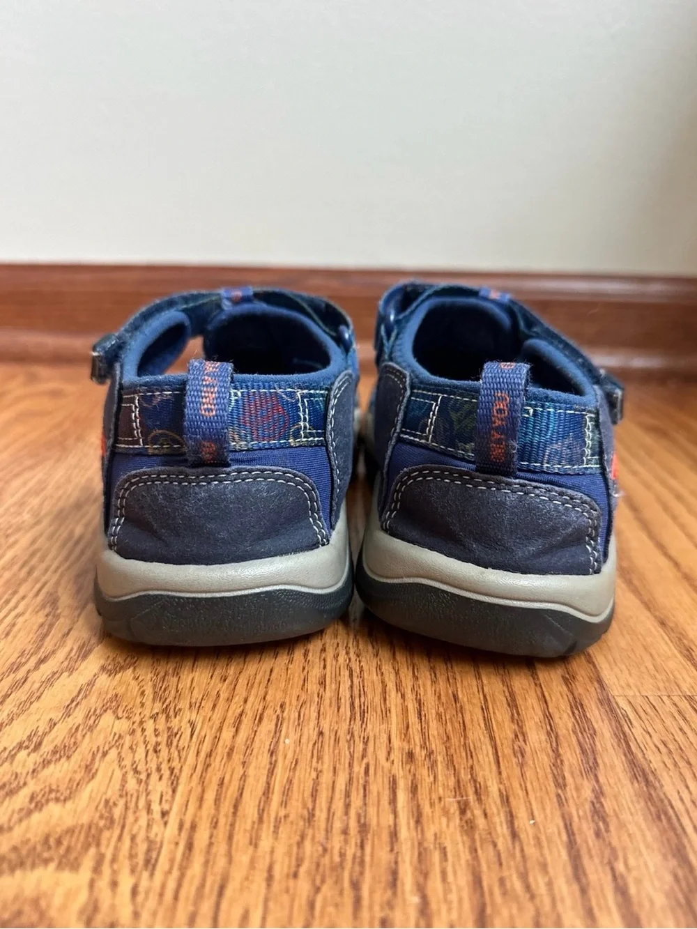 KEEN Newport Sandals Boys Size 2 Smokey the Bear